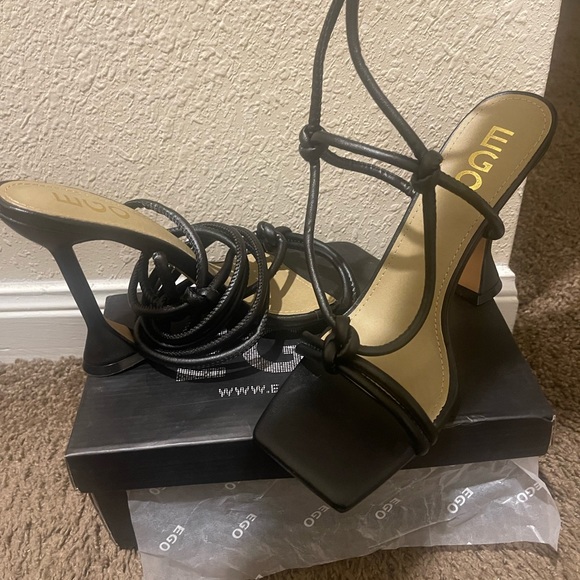 Black heeled sandals. Square toe. - Picture 5 of 7